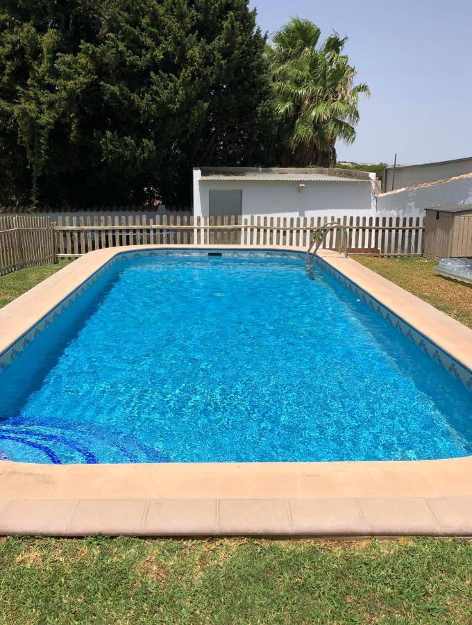 Chalet Con Piscina, Amplio Jardin Y Aire Acondicionado Chiclana de la Frontera Kültér fotó